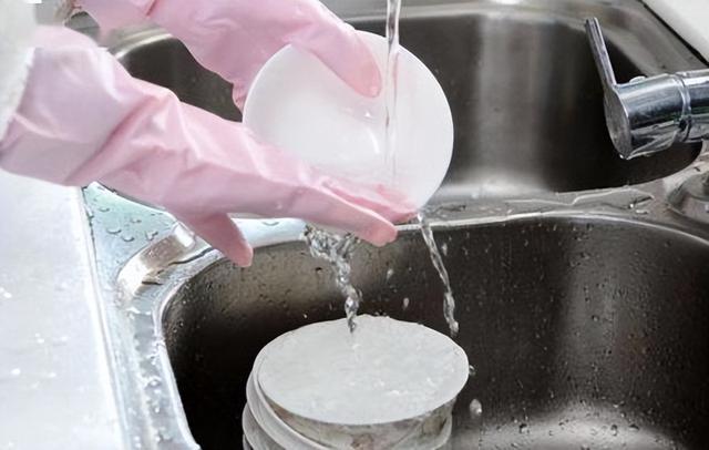 含磷洗洁精对人体的危害，洗洁精对人体的危害这么大为什么拿来洗碗？
